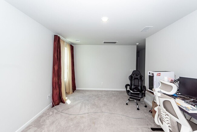 Building Photo - 239 Pine Crest View Dr