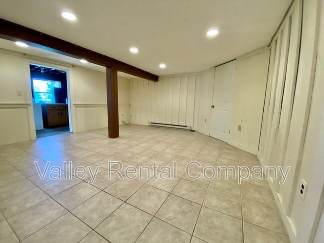Building Photo - 73 Rocky Hill Rd