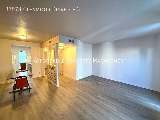 Building Photo - 37578 Glenmoor Dr