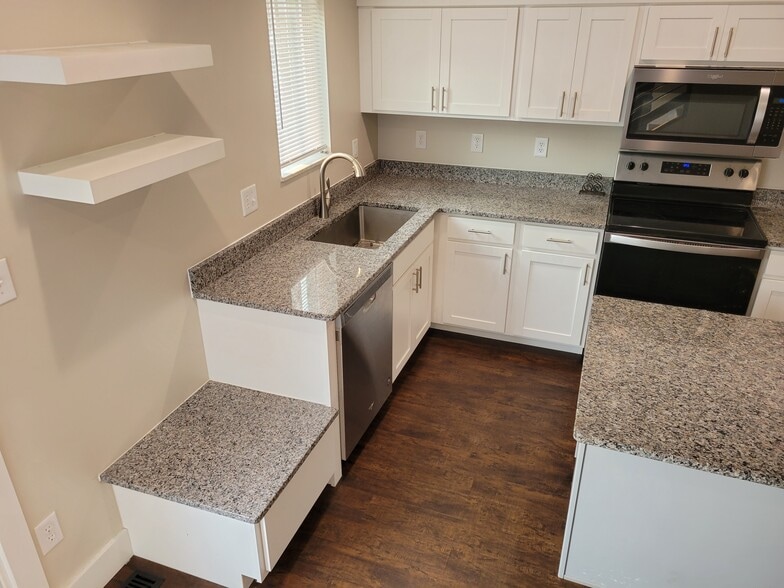 Building Photo - 4971 W 16th St