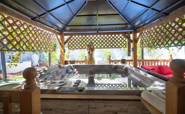 Building Photo - Fully Furnished Luxury Home with Solar