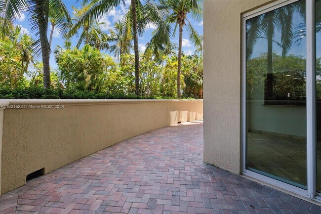 Building Photo - 1745 E Hallandale Beach Blvd