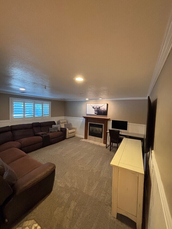 Building Photo - 51 E Monticello Dr