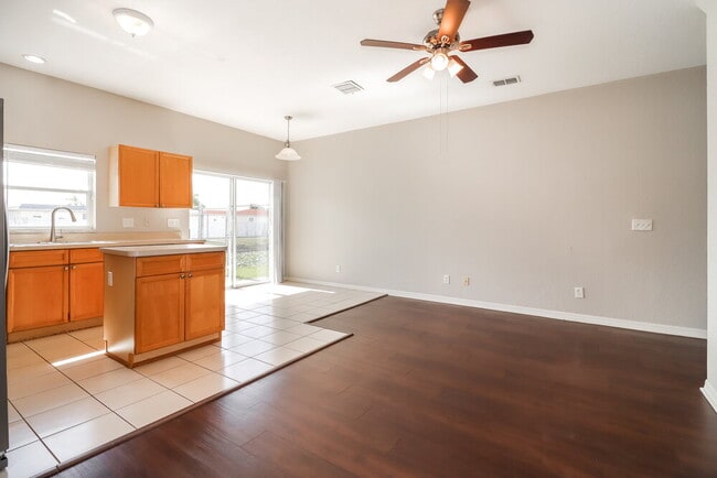 Building Photo - 7041 Opal Dr