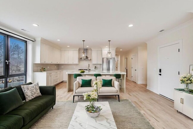 Building Photo - 3 bedroom in Chicago IL 60625