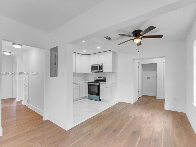 Building Photo - 520 NW 32nd Pl