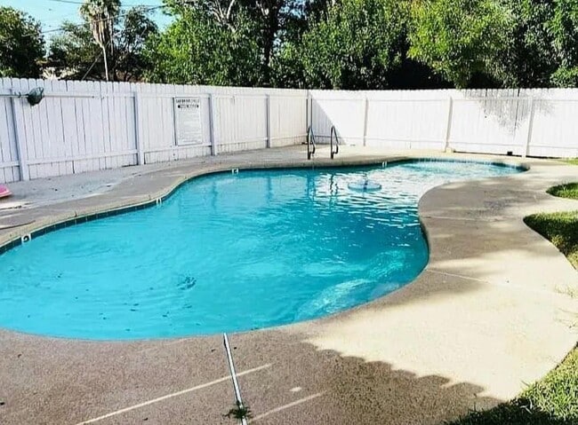 Building Photo - 1206 International Blvd