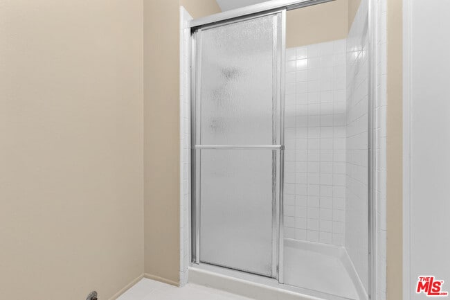 Building Photo - 1561 Palisades Dr