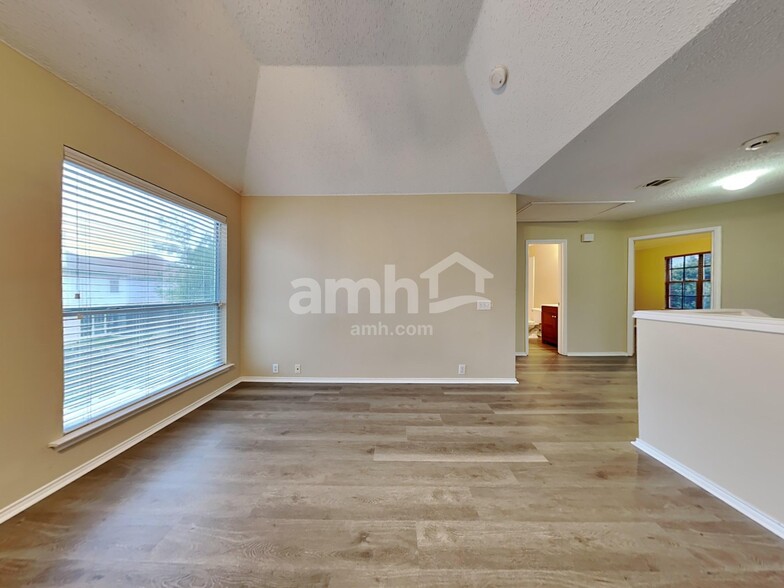 Building Photo - 7847 Teal Dr