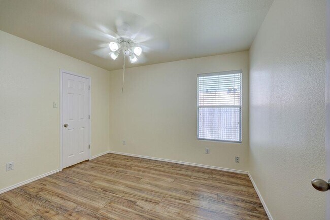 Building Photo - 129 Dove Song Dr