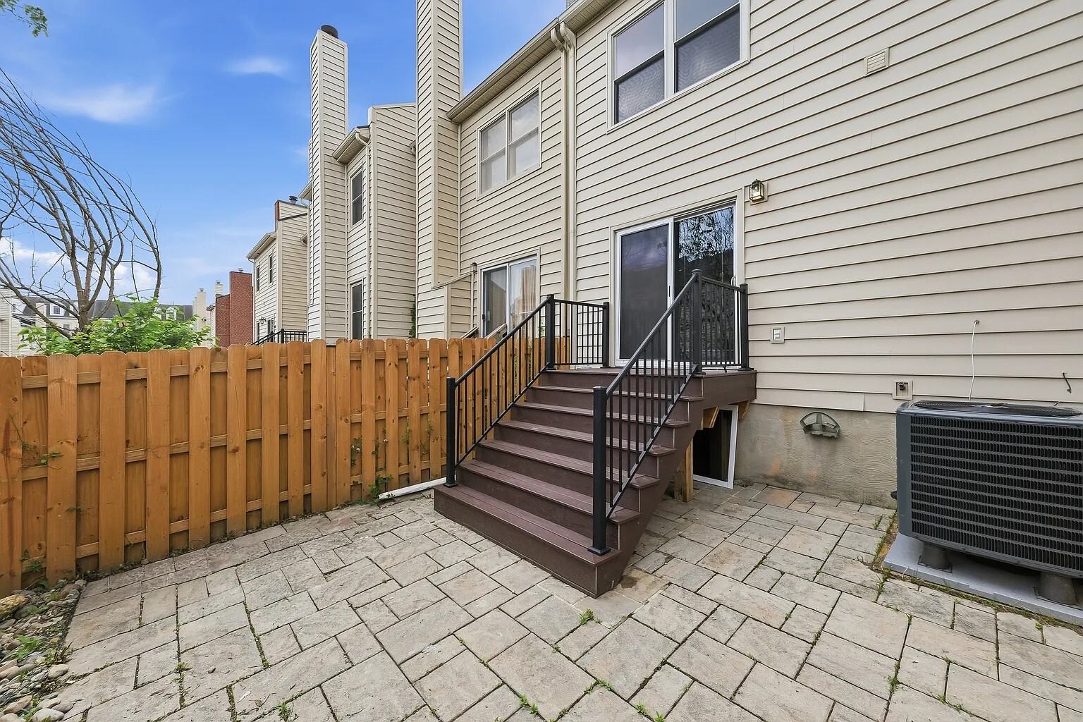 Building Photo - 207 Roundhouse Ct