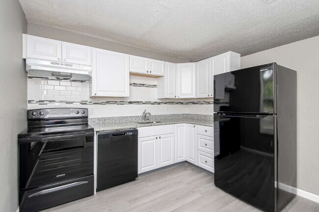 Building Photo - For Rent: Spacious Studio with 2 Baths in ...