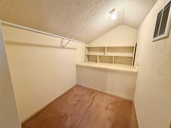 Building Photo - 13323 Wells River Dr