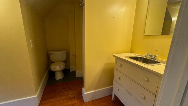 Building Photo - 709-711 Hawthorne NE