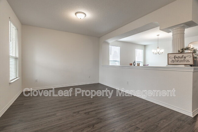 Building Photo - 302 Colonial Blf