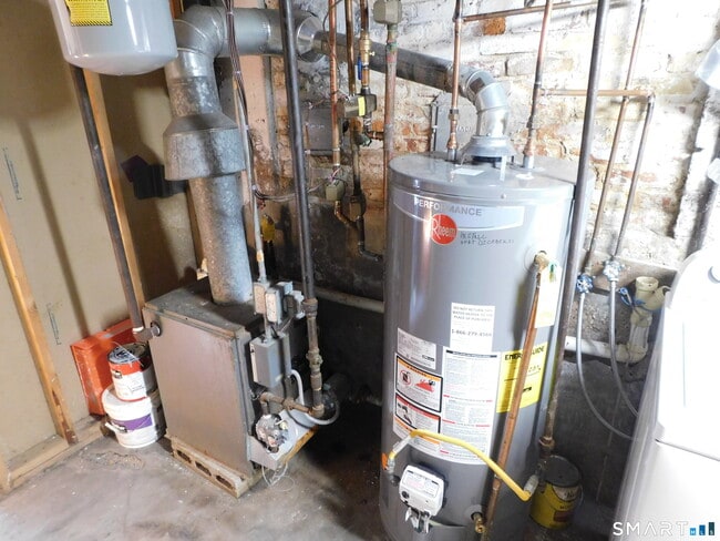 Building Photo - 83 Forest St