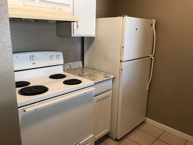 Kitchen - Gladefield Garden Apartments