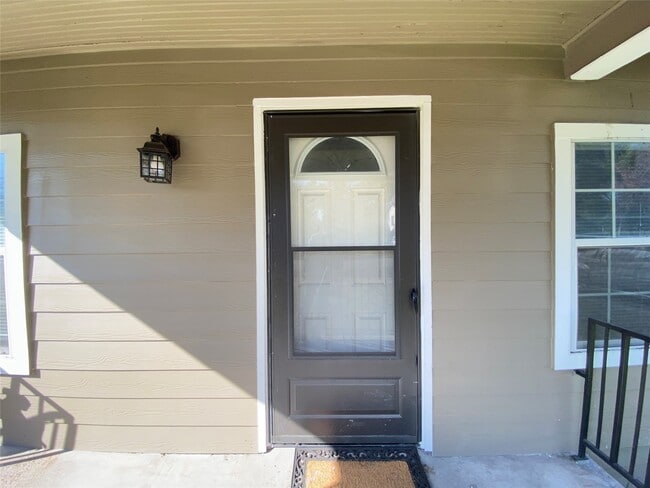 Building Photo - 410 Woolworth St