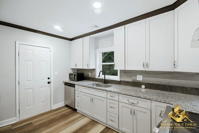 Building Photo - 1439 Westridge Rd SW