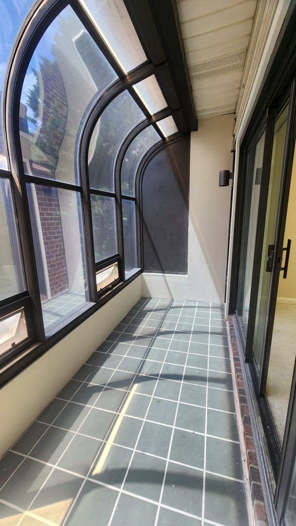 Building Photo - Spacious Condo Close to King St Metro/Old ...