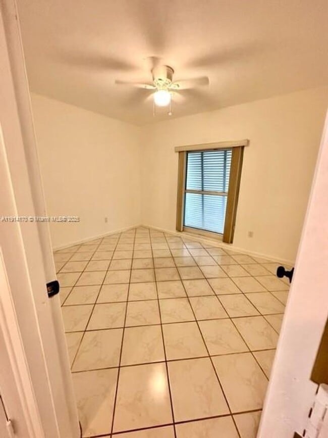 Building Photo - 7439 Twin Sabal Dr