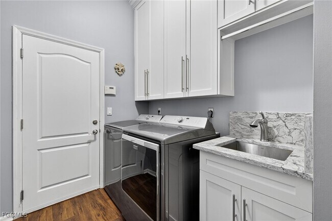 Building Photo - 8350 Trentwood Ct