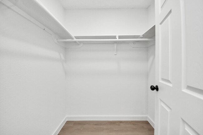 Building Photo - 2911 Meadowgrass Ln