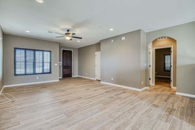 Building Photo - Beautiful Modern & Contemporary House