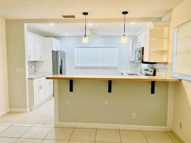 Building Photo - 612 Hummingbird Ln