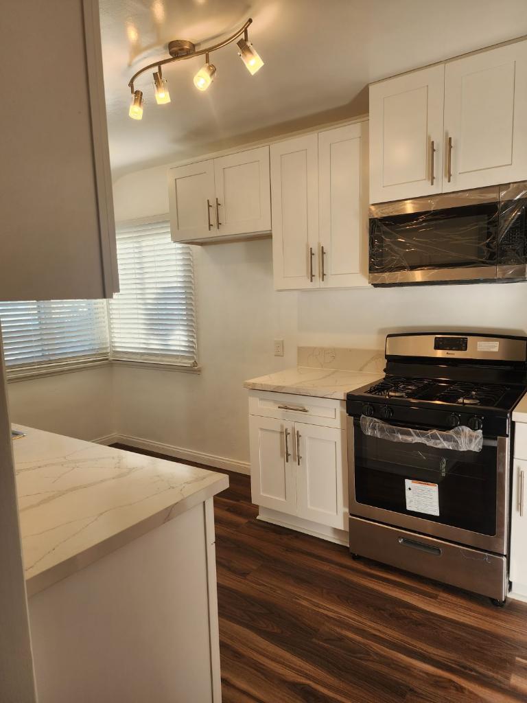 upgraded kitchen - 2708 W 85th St