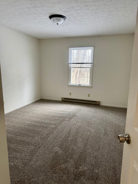 Building Photo - 24 Orchard Ln