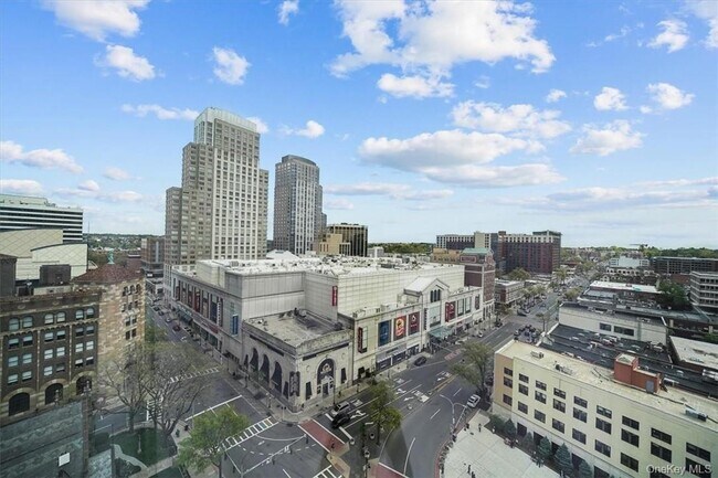Building Photo - 1 Renaissance Square