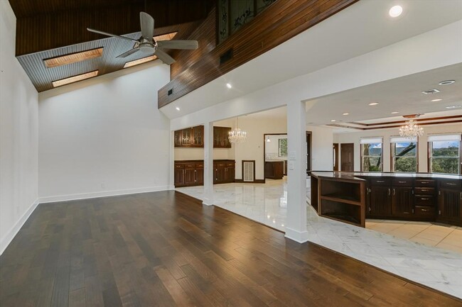 Building Photo - 4000 Belmont Park Dr