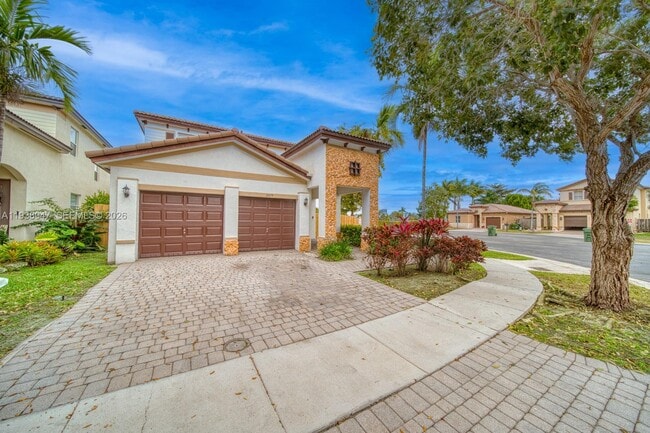 Building Photo - 2479 NE 4th St