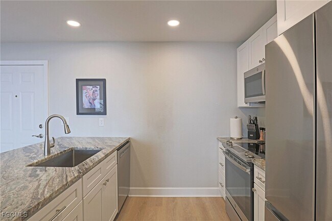 Building Photo - 2885 Palm Beach Blvd