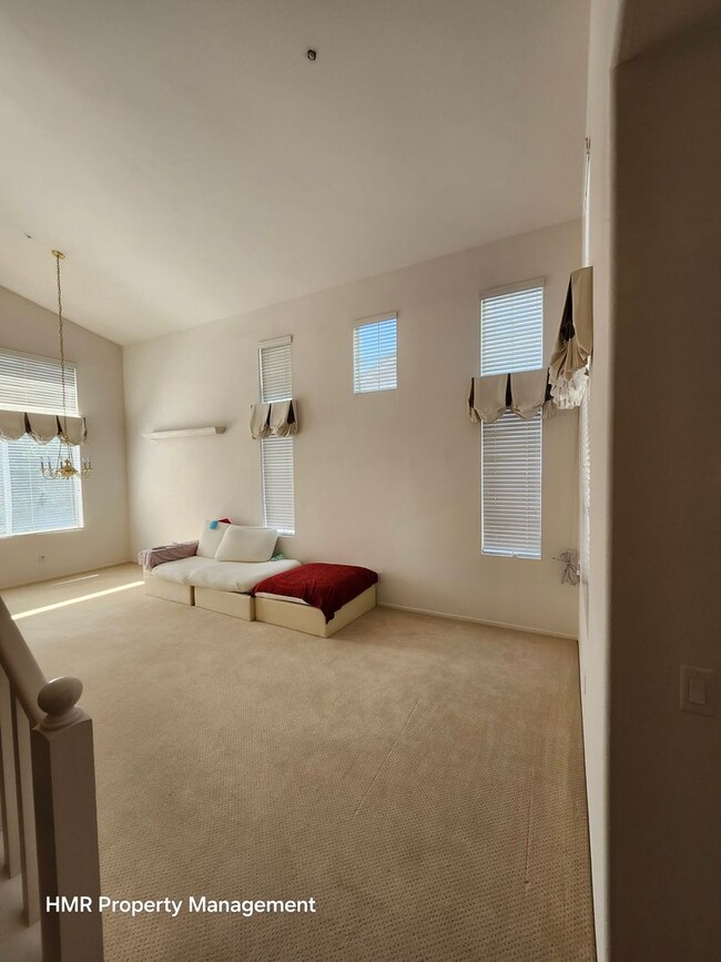 Building Photo - Beautiful two-story in Hunter's Ridge
