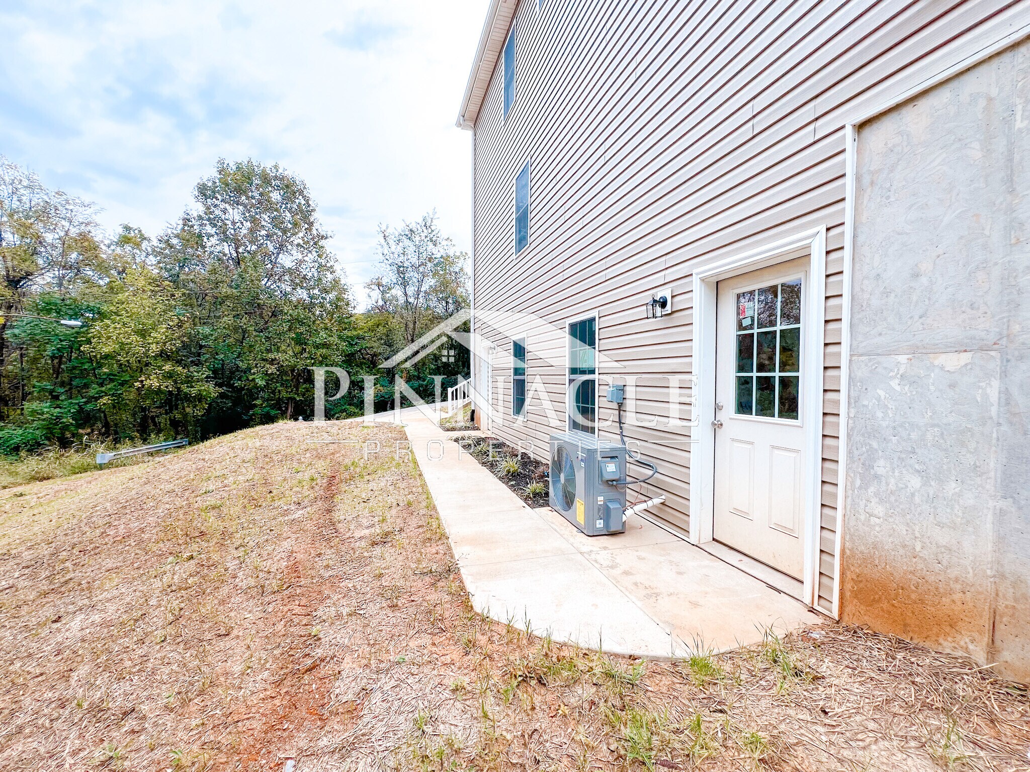 Building Photo - 2305 Tazewell Ave
