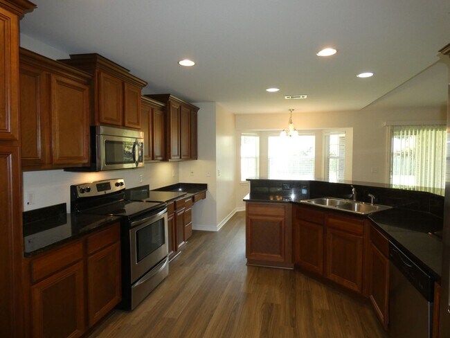 Building Photo - Spacious 4 Bed/3 Bath - Tanglewood