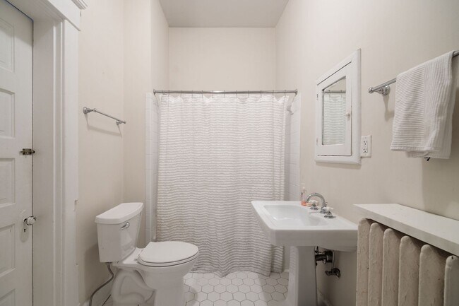 Building Photo - 1719 Hanover Ave