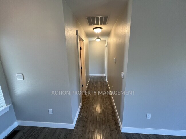 Building Photo - 3 bed 2 bath home in Sequim, close to everything