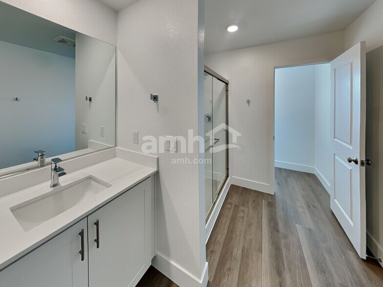 Building Photo - 11083 S Sanaco Ct
