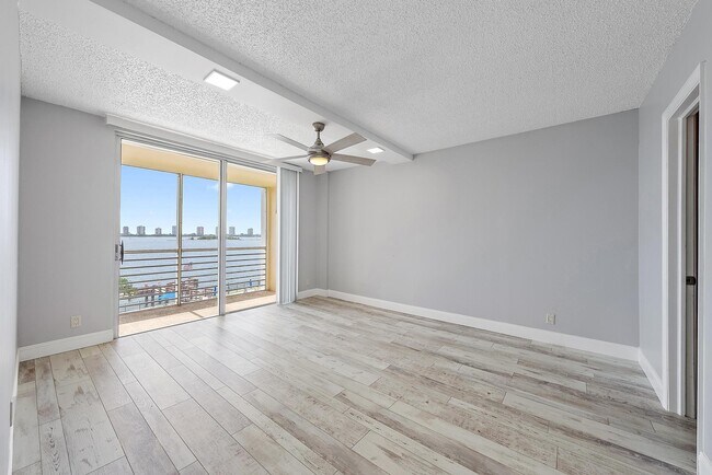 Building Photo - 105 Paradise Harbour Blvd