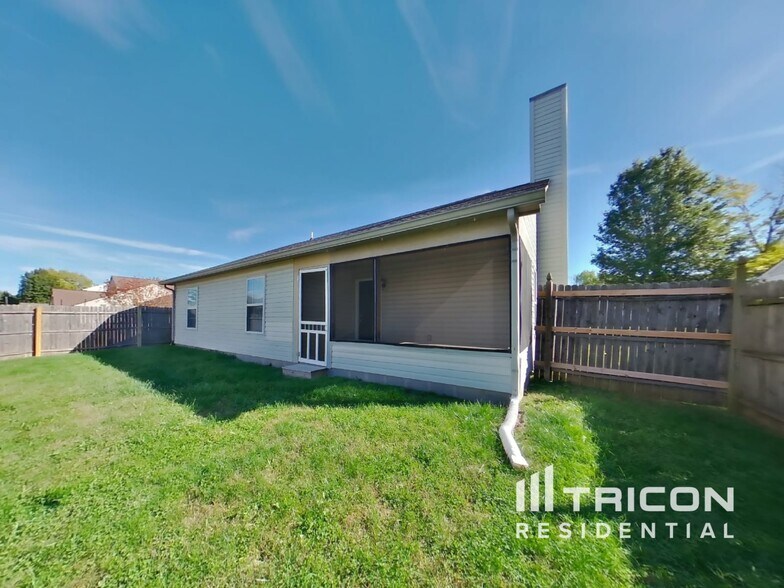 Building Photo - 625 Eastpointe Dr