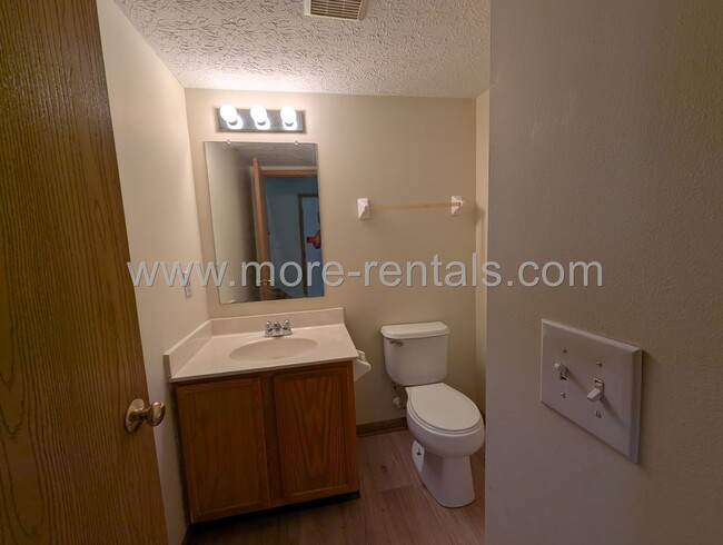 Building Photo - Home in Village at Williams Creek in Grove...