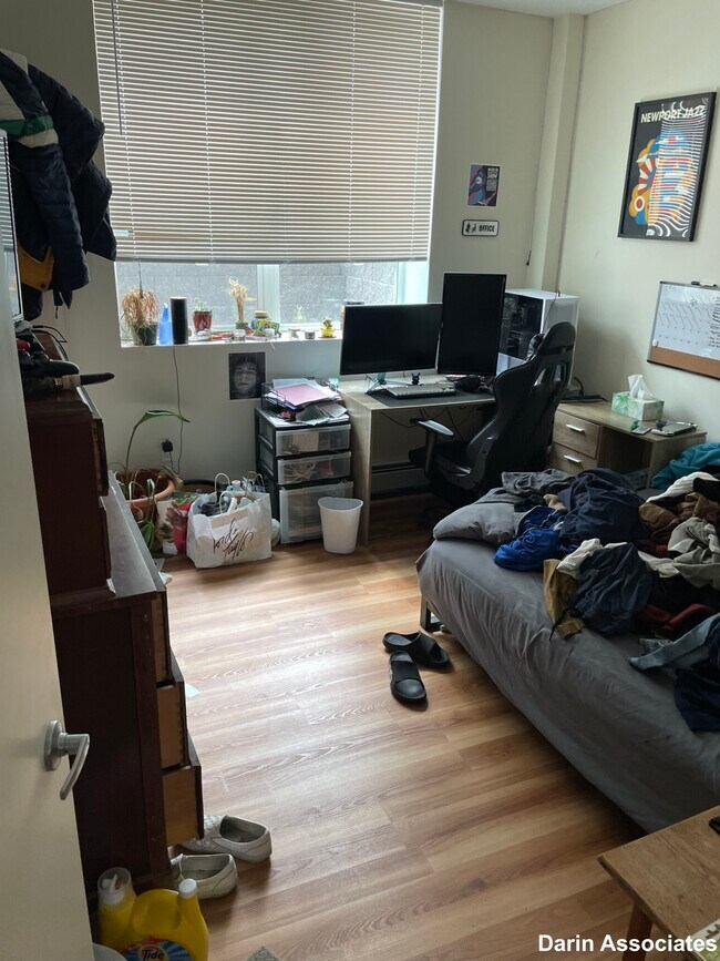 Building Photo - 37 Day St