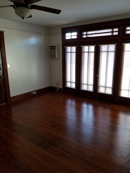 Living room - 2231 Marengo St