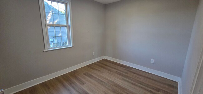 Building Photo - 1019 Green Ln