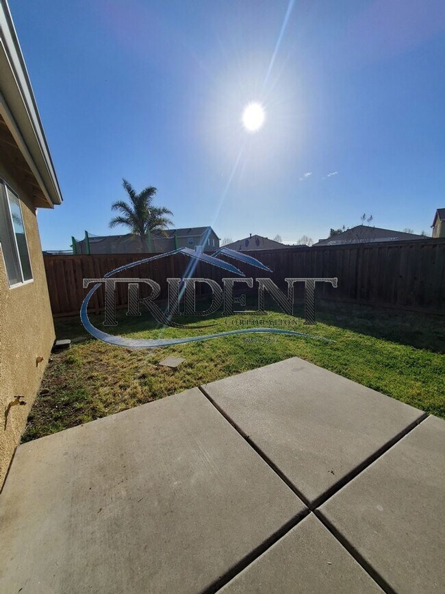 Building Photo - 3 bedroom bath near schools and parks