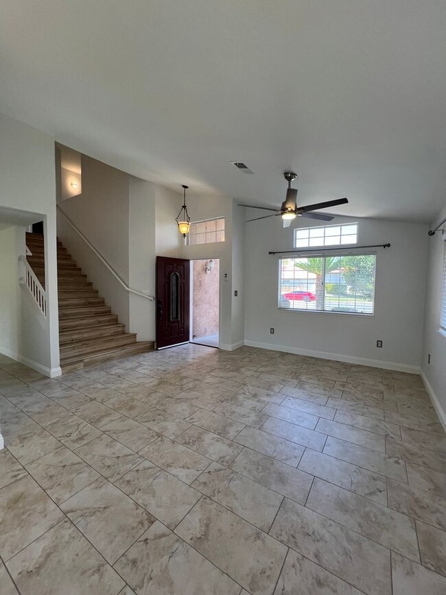 Building Photo - 7501 Canyon Clover Dr