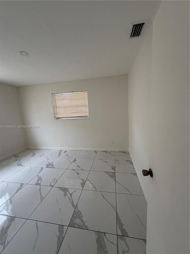 Building Photo - 2851 NW 15th Ct